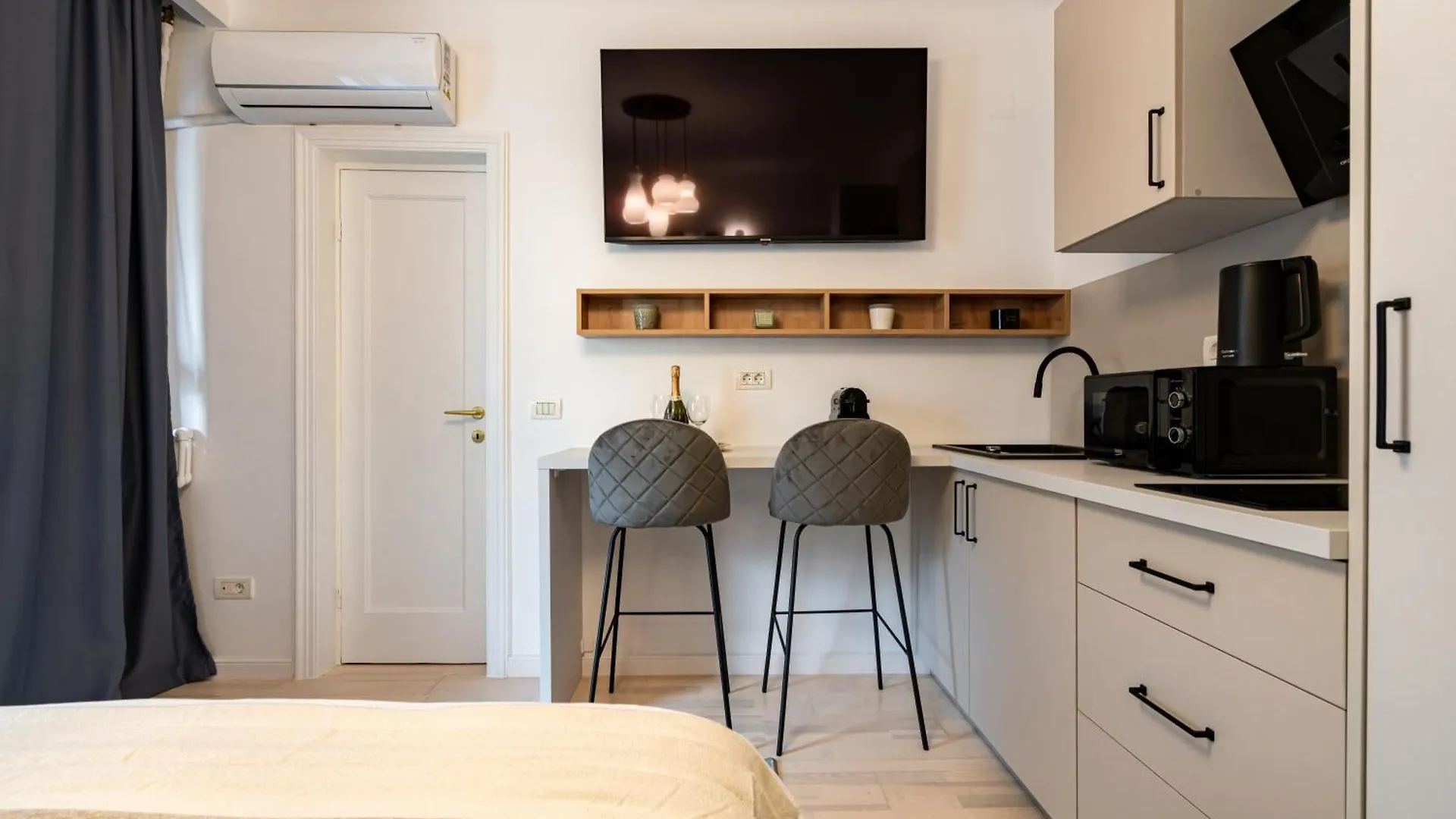 Bucharest Vibe Romana Square By Global Apartments 0*,  Romania